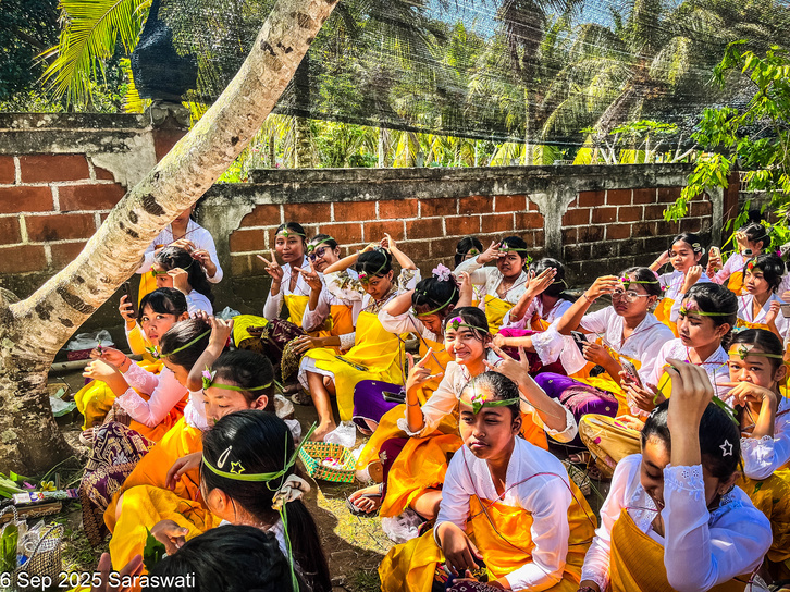 Saraswati dan Upanayana Siswa Kelas VII