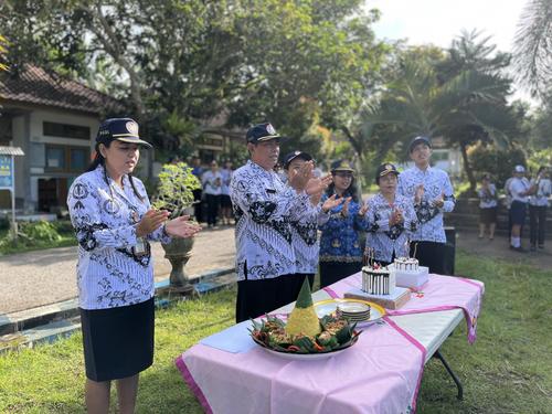 UPACARA PERINGATAN HARI GURU NASIONAL (PGRI) DAN HUT KORPRI
