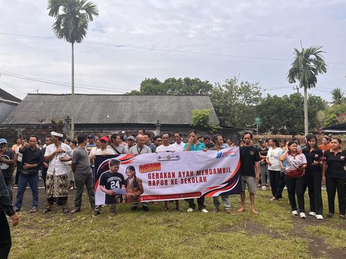 SMP Negeri 4 Mendoyo Dukung Program GEMAR, Ayah Hadir Ambil Rapor Siswa